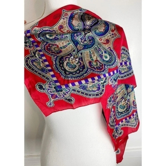 Oscar De La Renta • Red Paisley Silk Fashion Scarf - Picture 4 of 5